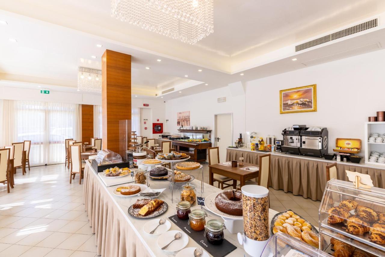 Hotel Edelweiss Riccione Exterior foto